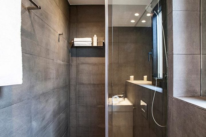 Eixample Penthouse — Bathroom