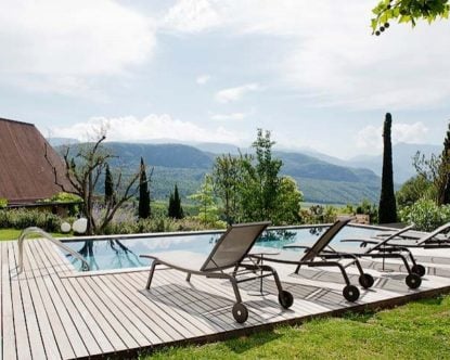 Villa Kaltern Grande — Pool and views