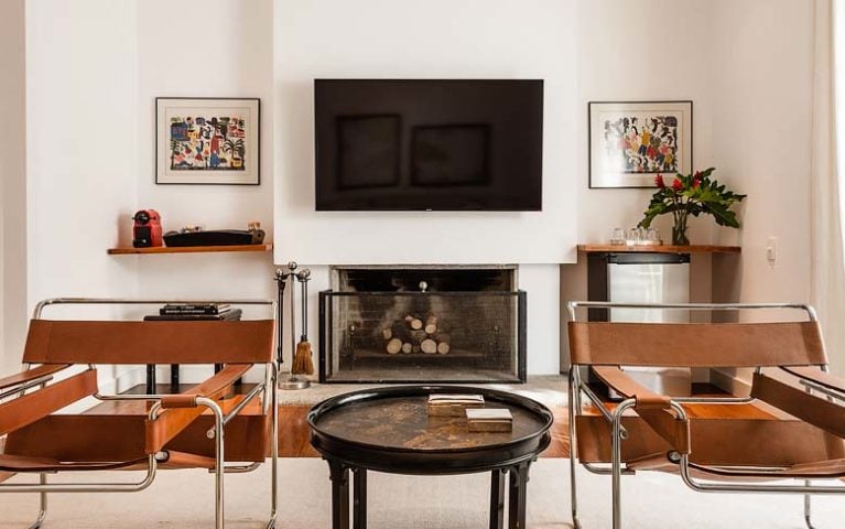 Vila Santa Teresa — Upstairs living room