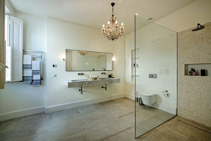 Olhão Retreat — Dancer Suite bathroom