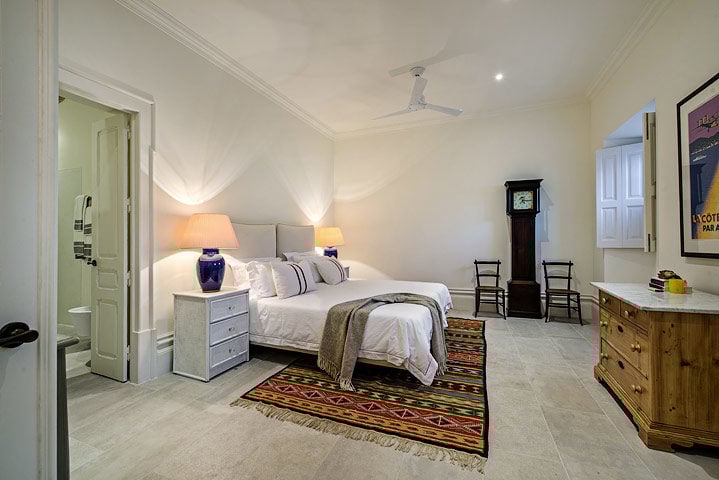 Olhão Retreat — Clock room