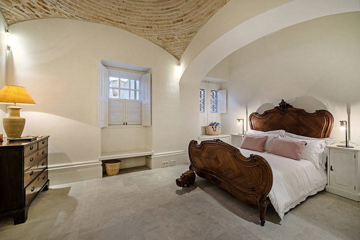 Olhão Retreat — Vault room