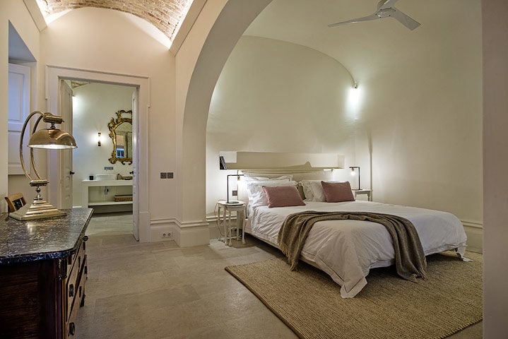 Olhão Retreat — Courtyard Suite