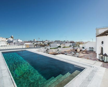 Olhão Retreat — Rooftop pool