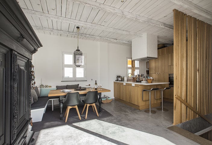 Casa Olhão — Kitchen and dining area