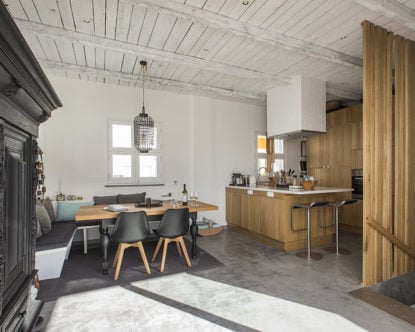 Casa Olhão — Kitchen and dining area