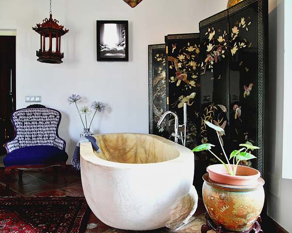 La Finca — Olea bedroom bathtub