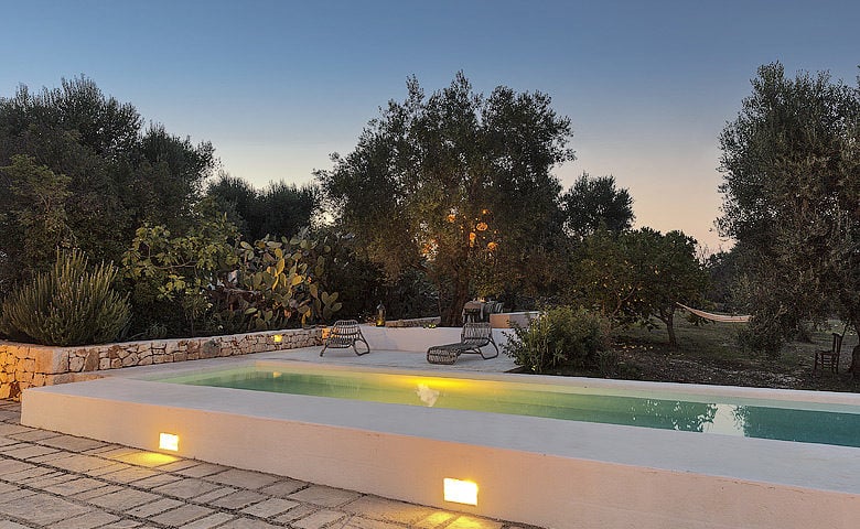 Il Tuffo — The gardens in the evening