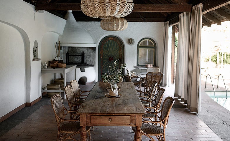 Villa Arnica — Poolside dining