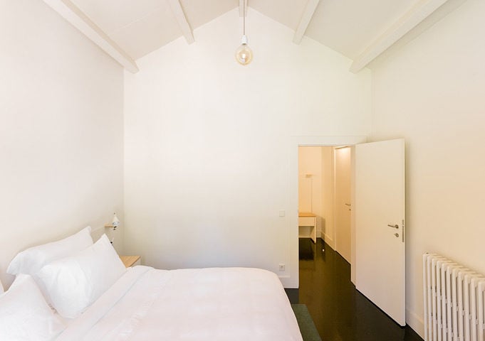 Duas Portas — Room 8