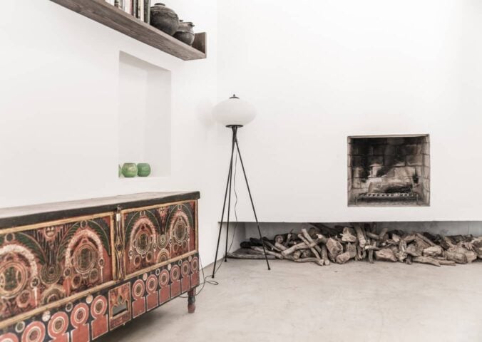 5 Columns — First floor salon