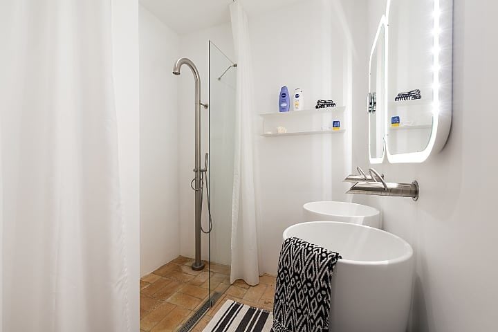 Ana Ana Artistic Habitat — Bathroom