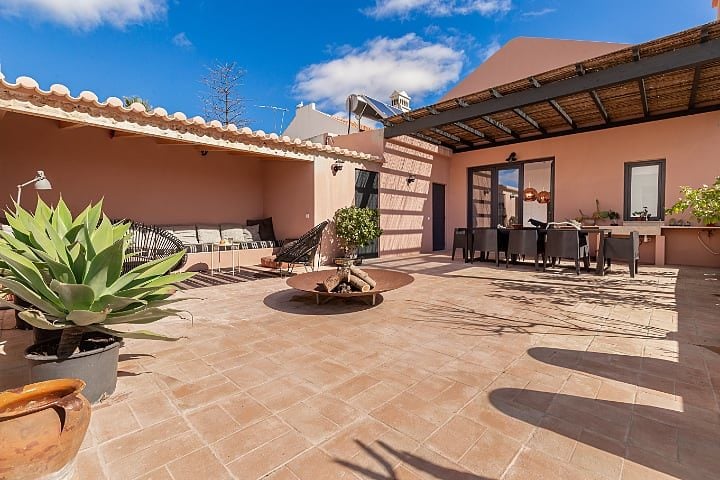 Ana Ana Artistic Habitat — Outdoor lounge