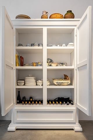 Ana Ana Artistic Habitat — Dining lounge and kitchen