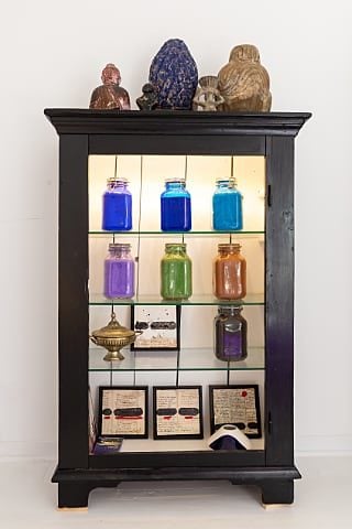 Ana Ana Artistic Habitat — Dining lounge and kitchen