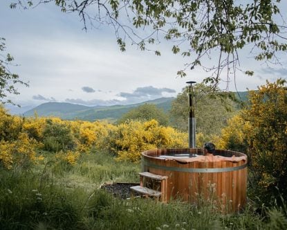 Highland Lodge — Hot tub