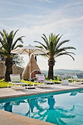 Finca Sonrisa — Pool area